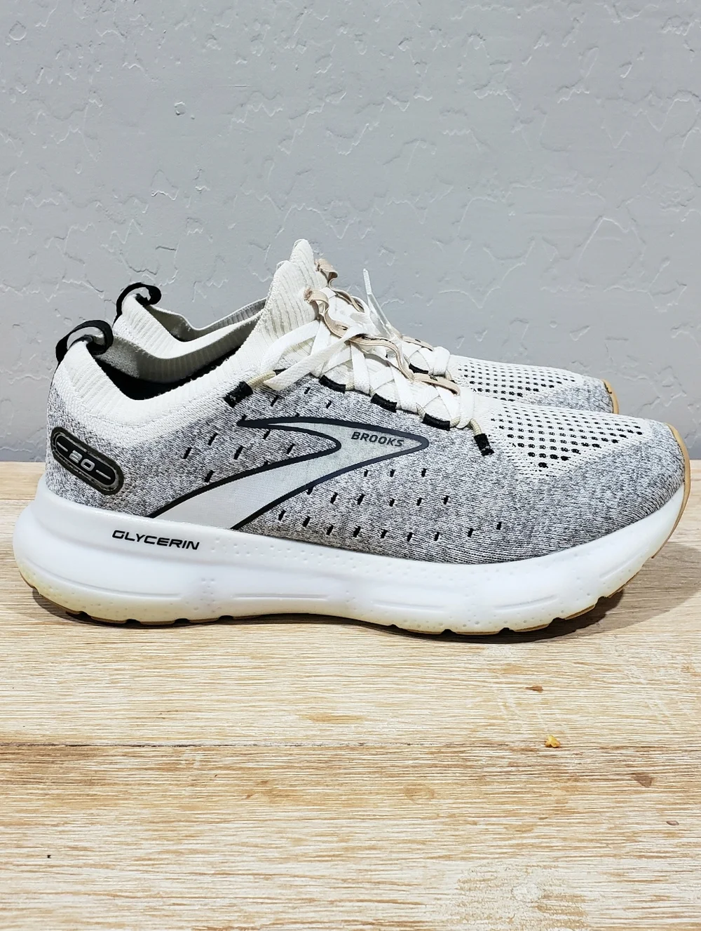 BROOKS Women's Glycerin StealthFit 20 Running Shoes (10M) White/Black/Cream